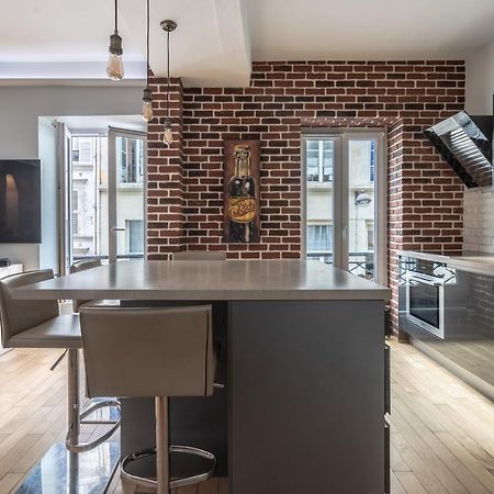 Room In Apartment - Cosy Place In The Hear Of パリ エクステリア 写真