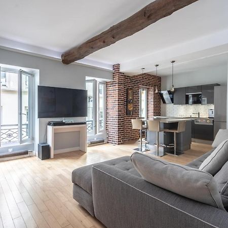 Room In Apartment - Cosy Place In The Hear Of パリ エクステリア 写真